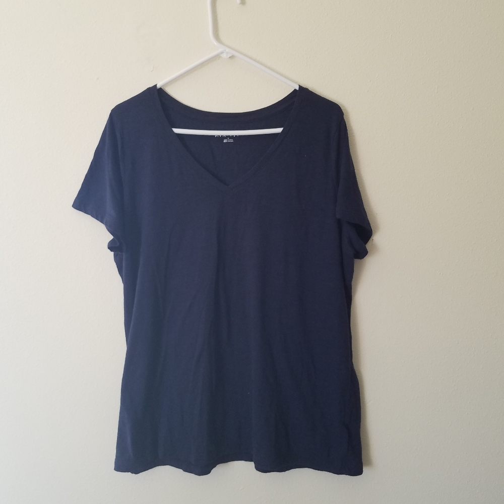 Basic navy vneck